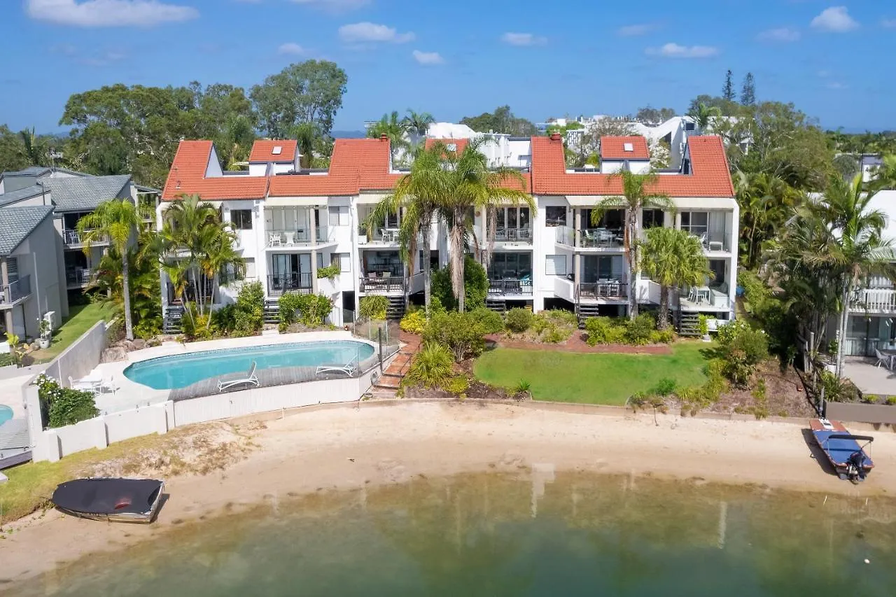 St Tropez 7, Stylish Apartment On The Noosa Waterfront, River Views