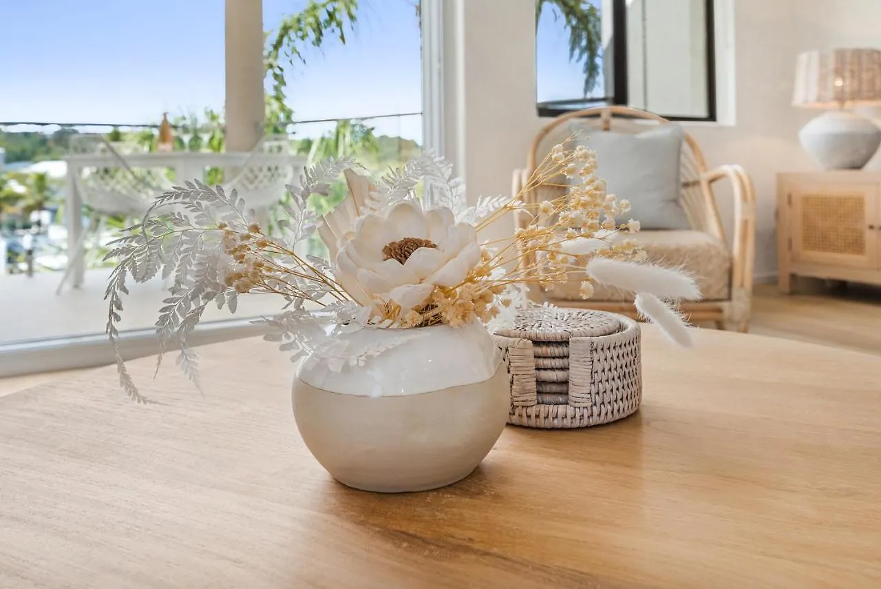 St Tropez 7, Stylish Apartment On The Noosa Waterfront, River Views