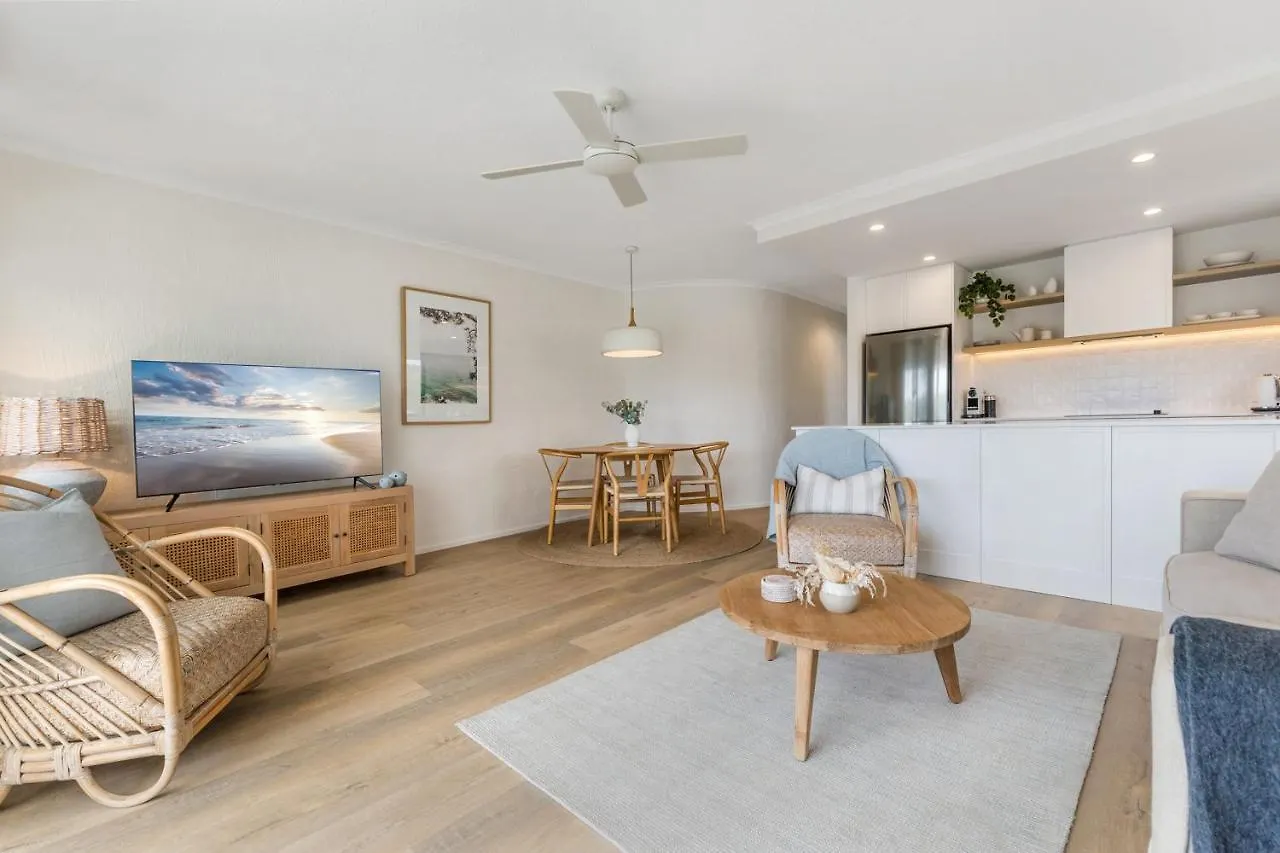 St Tropez 7, Stylish Apartment On The Noosa Waterfront, River Views